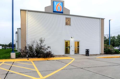 a building with a sign on the side of it at Motel 6-Kearney, NE in Kearney