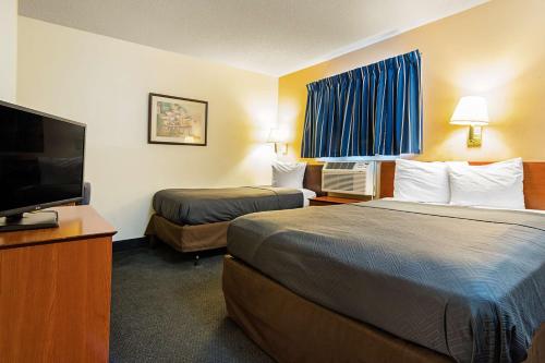 Säng eller sängar i ett rum på Motel 6-Fayetteville, NC - Fort Liberty Area