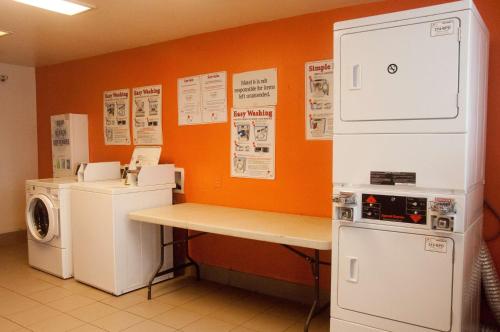 a laundry room with a washer and dryer at Motel 6-Raleigh, NC - Cary in Cary