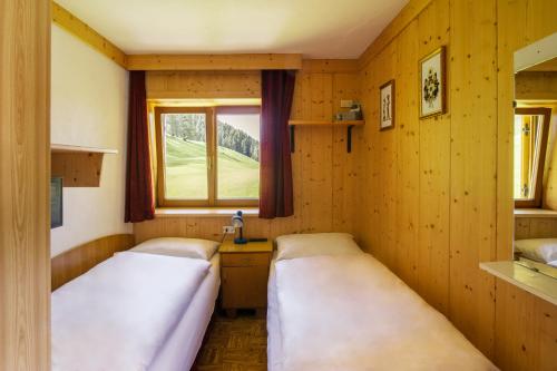 Un pat sau paturi într-o cameră la Villa Insam