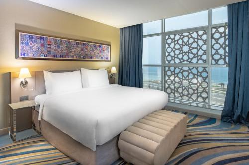 Postel nebo postele na pokoji v ubytování Radisson Blu Hotel, Jeddah Corniche