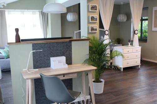 a home office with a desk and a chair at Ferienwohnung Zum Alten Gaswerk in Gräfenhainichen