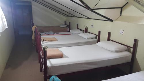 Säng eller sängar i ett rum på ALORA BUDGET Inn