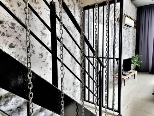 TV a/nebo společenská místnost v ubytování Escapade Prison Suites Petaling Jaya