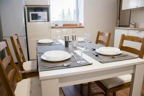 Sunny Aircon Apartment in the Centre of Slaný