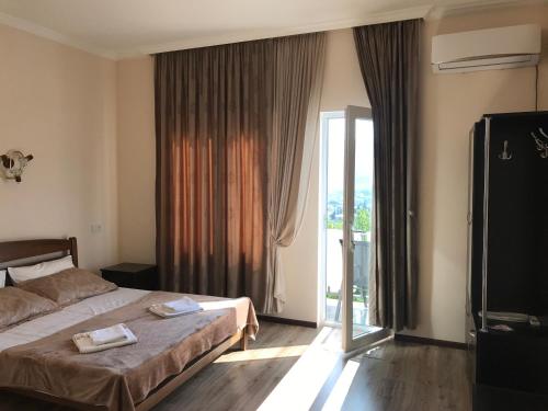 Postel nebo postele na pokoji v ubytování Upstairs Hotel Tbilisi