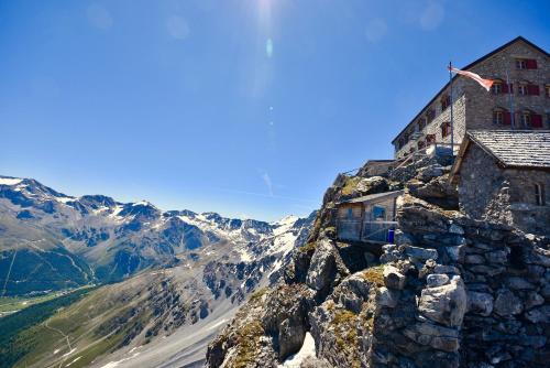 a building on the side of a mountain at Bed & Breakfast Hotel Nives in Solda