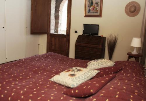 A bed or beds in a room at Tenuta La Silva