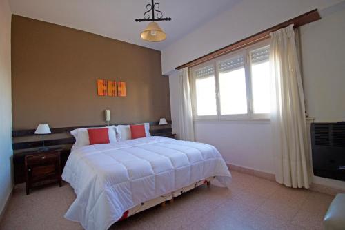 Una cama o camas en una habitación de Hotel Santa Eulalia II