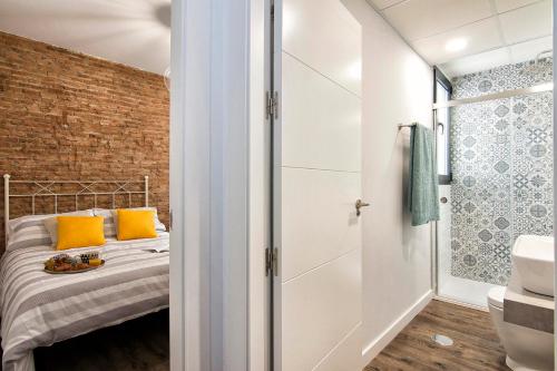 A bathroom at Chezmoihomes Sweet & Trendy nest in Granada Center for 6