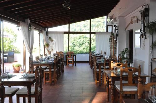 A restaurant or other place to eat at Hotel Rural La Paloma