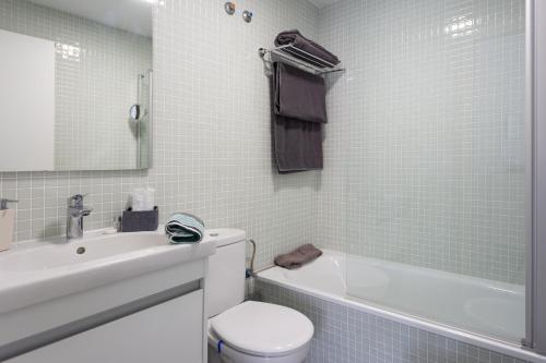Ванная комната в Luxury beachfront penthouse