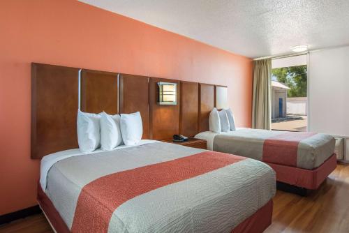 a hotel room with two beds and a window at Motel 6-Van Buren, AR I- 40 in Van Buren