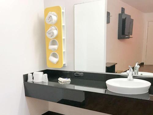 Koupelna v ubytování Motel 6-Bremen, GA