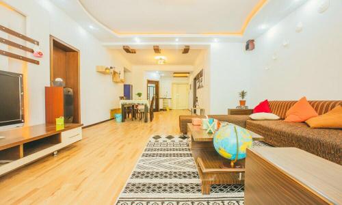 a living room with a couch and a tv at Wuhan Wuchang·Chuhe Han Street· Locals Apartment 00004640 in Wuhan
