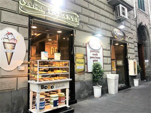 A supermarket or other shops at a panziókat or nearby