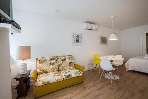 Castle Terrace Exclusive Apartment - Home By The Castle Apartment