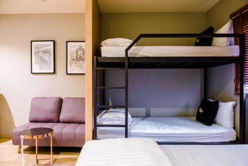 Llit o llits en una habitació de GN Luxury Hostel