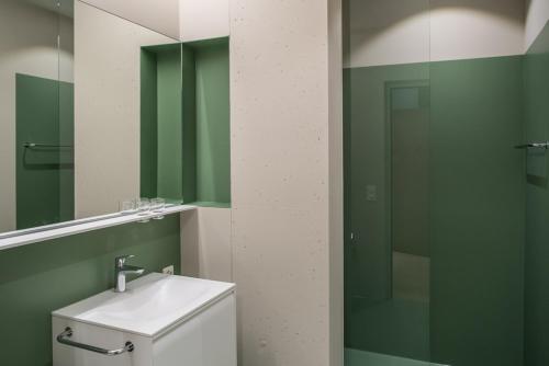 A bathroom at Aparthotel Luzern West
