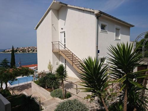 Charming modern house with the new swimming pool - apartment Maya 1