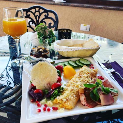 Jídlo v penzionu nebo okolí