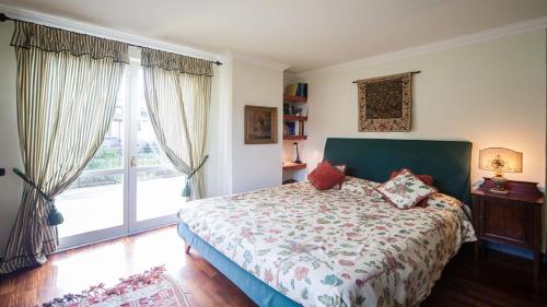 A bed or beds in a room at Villa Paola - Cinque Terre unica! pool e AC!