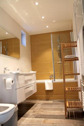 a bathroom with a toilet and a sink and a shower at De Maalderie Holiday Home in Houthulst