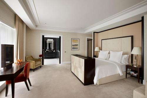 Four Seasons Hotel London at Tower Bridge Image
