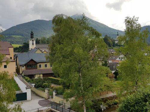 a small town with a church and a mountain at Gästehaus Grogger in Weyer Markt