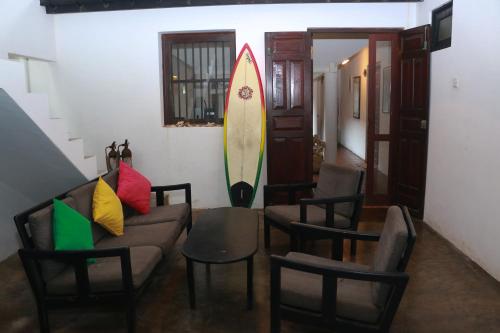 Ruang duduk di Curry Bowl Restaurant & Turtles Rest