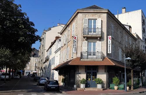 a building on the corner of a city street at Hôtel Bistrot Le Marceau in Limoges