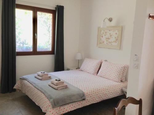 a bedroom with a bed with two towels on it at Studio Chez Mary in Chorges