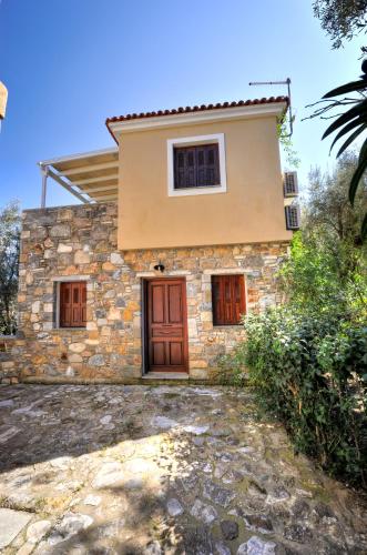 Gallery image of Gera's Olive Grove - Elaionas Lesvou in Perama