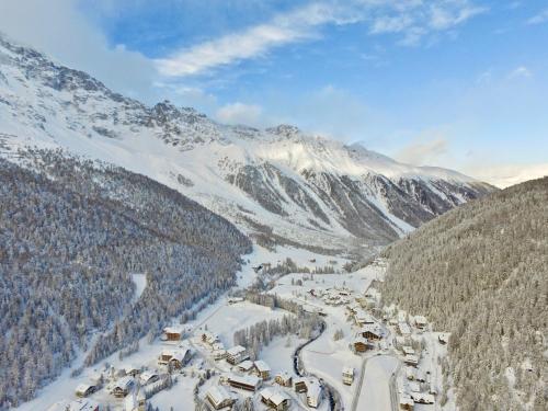 a view of a ski resort in the mountains at Bed & Breakfast Hostel Nives in Solda
