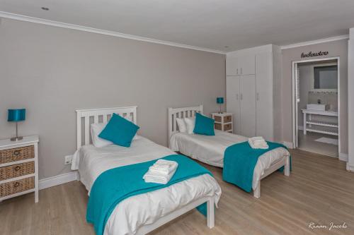 Кровать или кровати в номере Ons C-Huis - Gansbaai Seafront Accommodation, back-up power