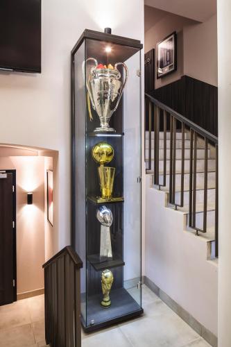 a trophy on a shelf next to a staircase at Star Apart Hotel Sachsenhausen in Frankfurt