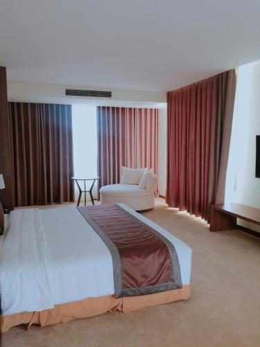 Postel nebo postele na pokoji v ubytování Muong Thanh Luxury Lang Son Hotel