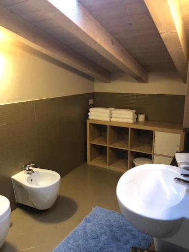Ένα μπάνιο στο Senza pensieri Residence Carlo Urbino
