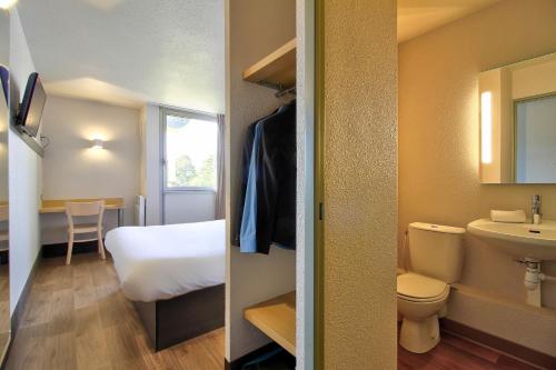 Koupelna v ubytování B&B HOTEL Beaune Sud 1 Palais des Congrès