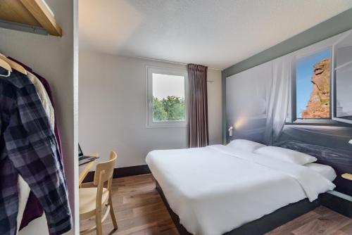 Ένα ή περισσότερα κρεβάτια σε δωμάτιο στο B&B HOTEL Belfort