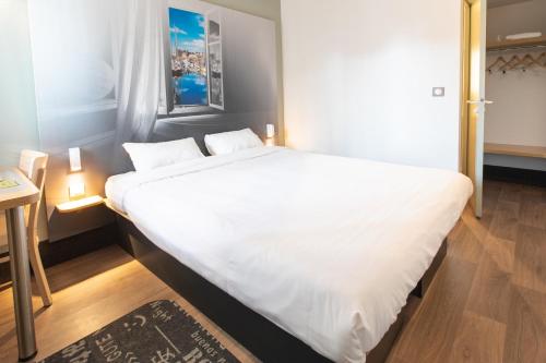 Un ou plusieurs lits dans un hébergement de l'établissement B&B HOTEL Saint-Malo Centre