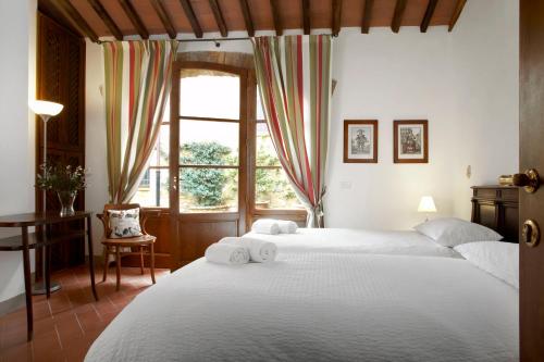 A bed or beds in a room at Fattoria Casa Sola