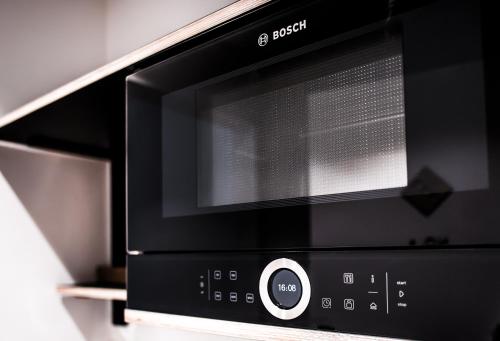 a microwave oven sitting on top of a counter at Hotel Town Living in Ringkøbing