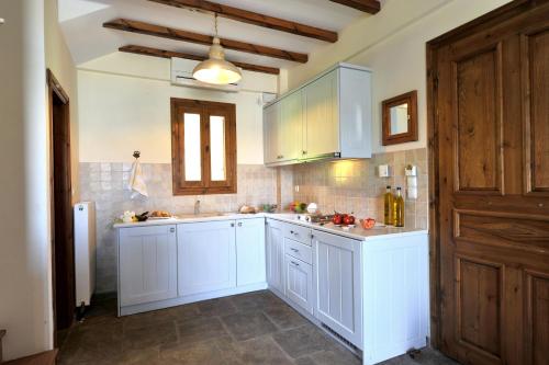 Gallery image of Gera's Olive Grove - Elaionas Lesvou in Perama