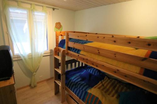 Ein Etagenbett oder Etagenbetten in einem Zimmer der Unterkunft Heimathüs