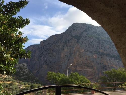 a view of a mountain in the distance at Ka suporti in Civita