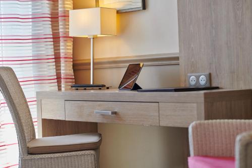 Гостиная зона в Hôtel Vacances Bleues Royal Westminster