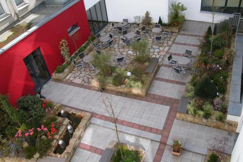 an overhead view of a garden with tables and chairs at Hotel Esplanade Dortmund in Dortmund