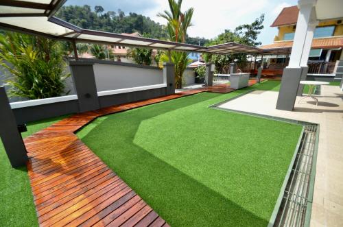 an image of a garden with artificial grass at Sandakan Puteri Indah House in Sandakan