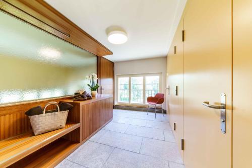 a hallway with a door leading into a room at Kurhotel Im Park in Schinznach Bad